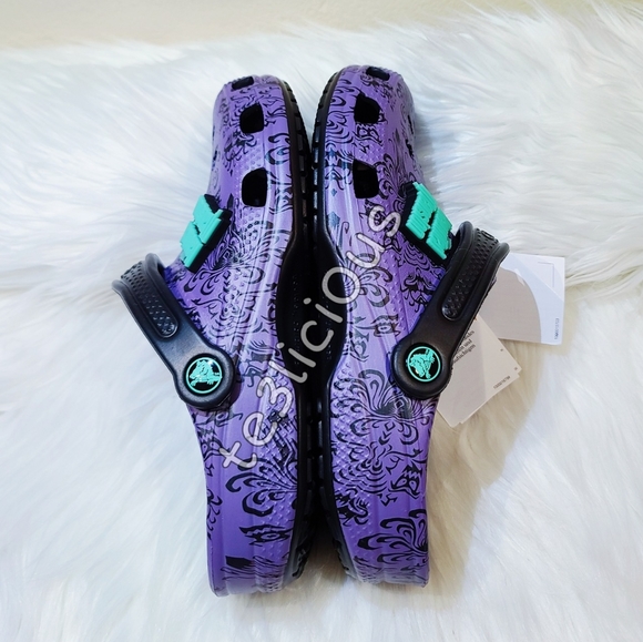 DISNEY PARKS GLOW IN THE DARK HAUNTED MANSION CROC - Picture 6 of 9